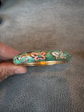 Signed Jiu Long Xing (JLX) Floral Enamel Hinged Bangle Bracelet - Green & Pink